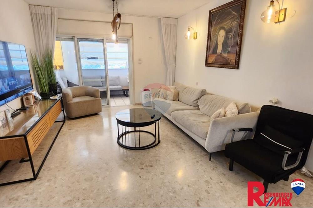 Apartment for Sale in Rishon LeZion - Image 1