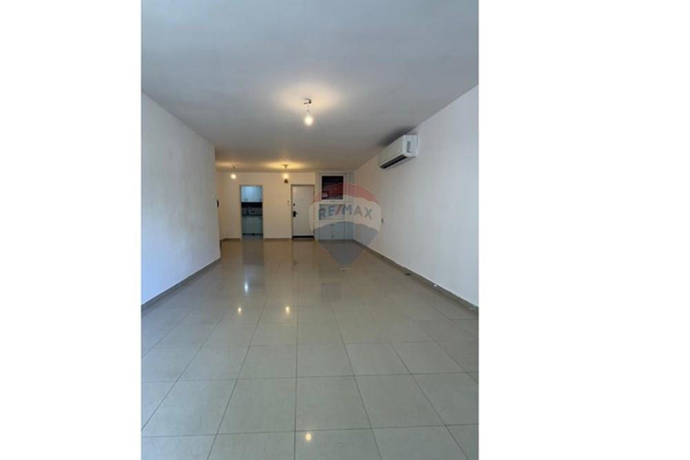 Apartment for Sale in Holon - Image 2
