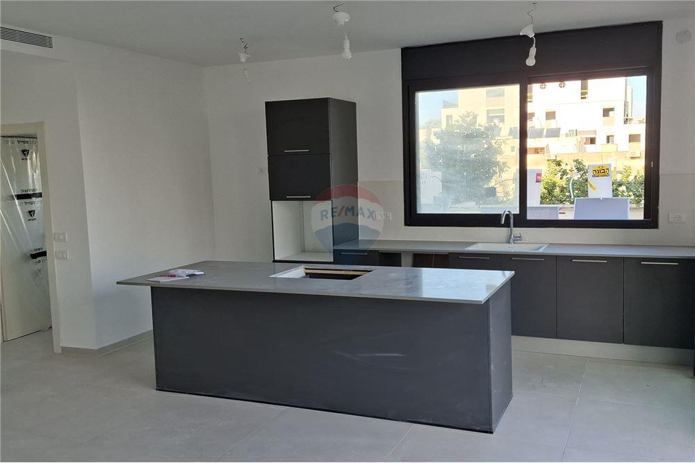 Apartment for Sale in Tel Aviv - Image 4