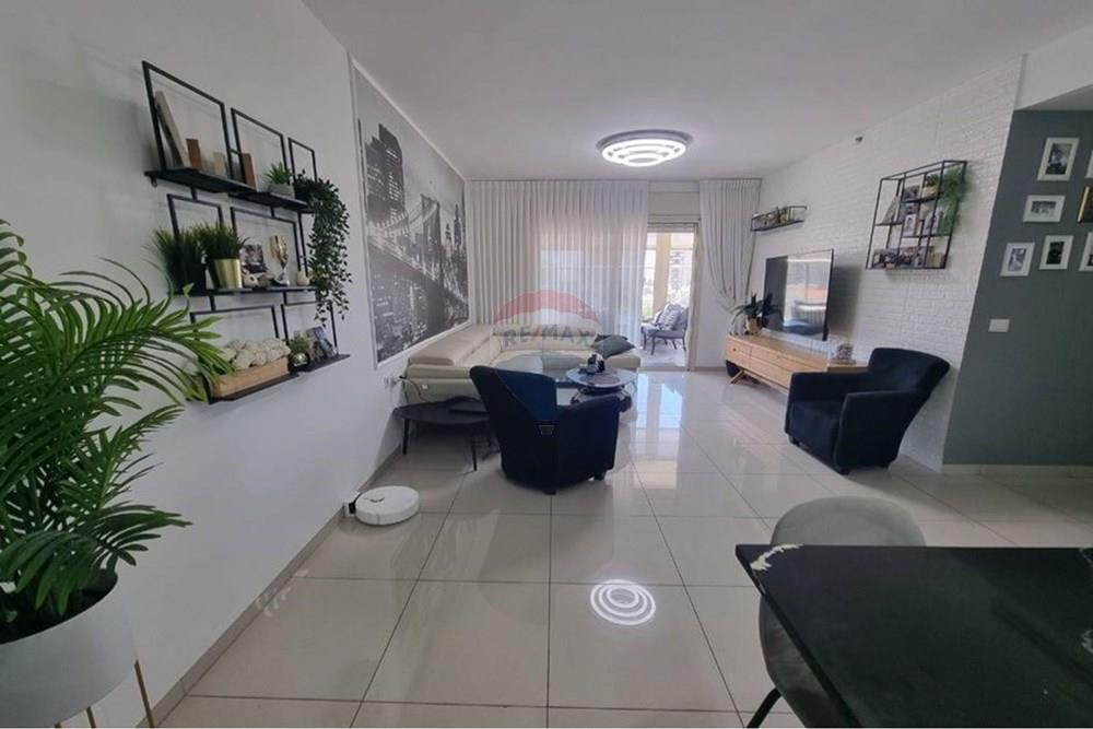 Apartment for Sale in קרית מוצקין - Image 7