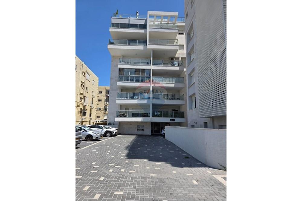 Apartment for Sale in קרית מוצקין - Image 1