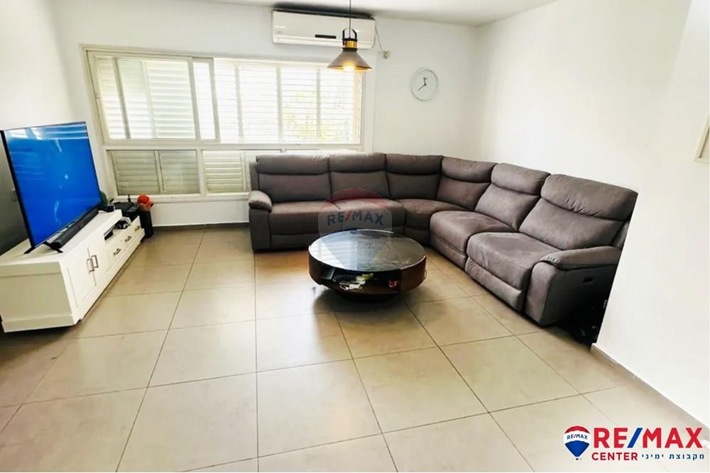 Apartment for Sale in Rishon LeZion - Image 2
