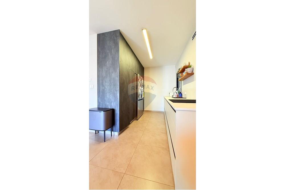 Apartment for Sale in Haifa - Image 5