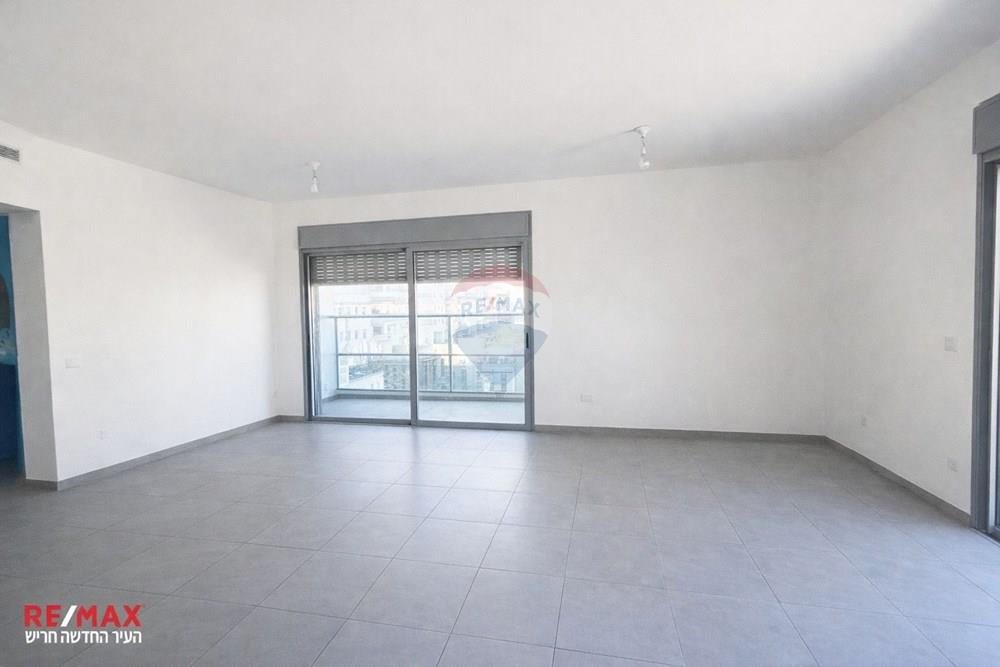 Apartment for Sale in חריש - Image 2