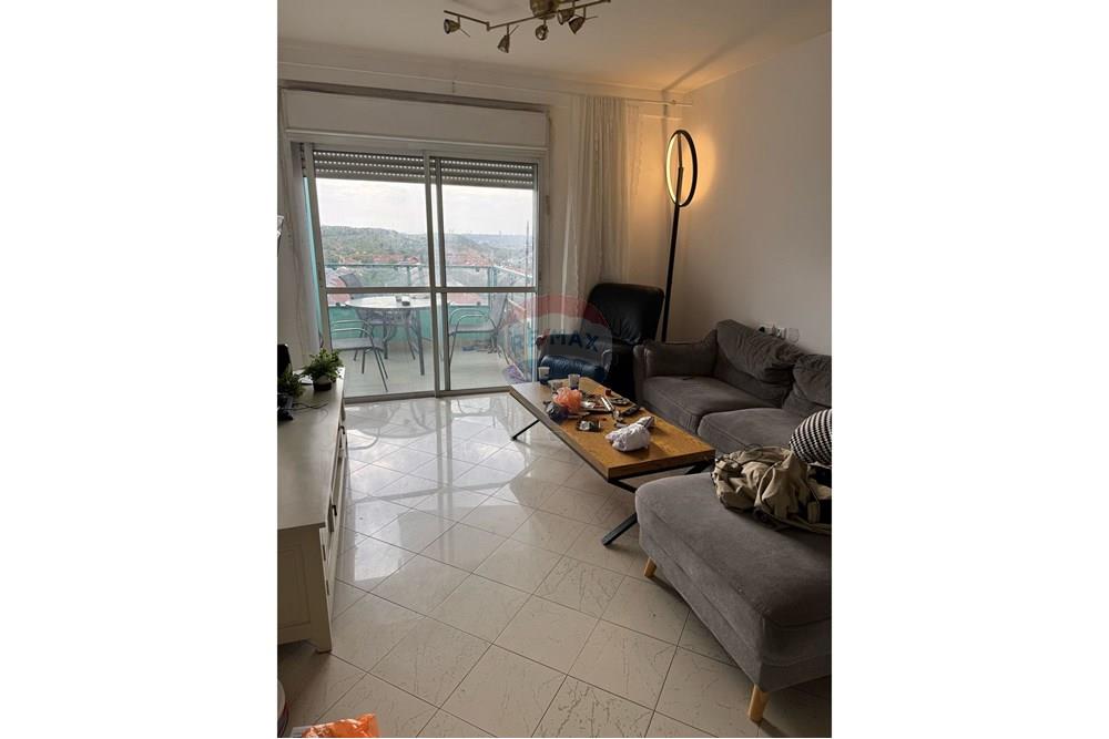 Apartment for Sale in Rishon LeZion - Image 1