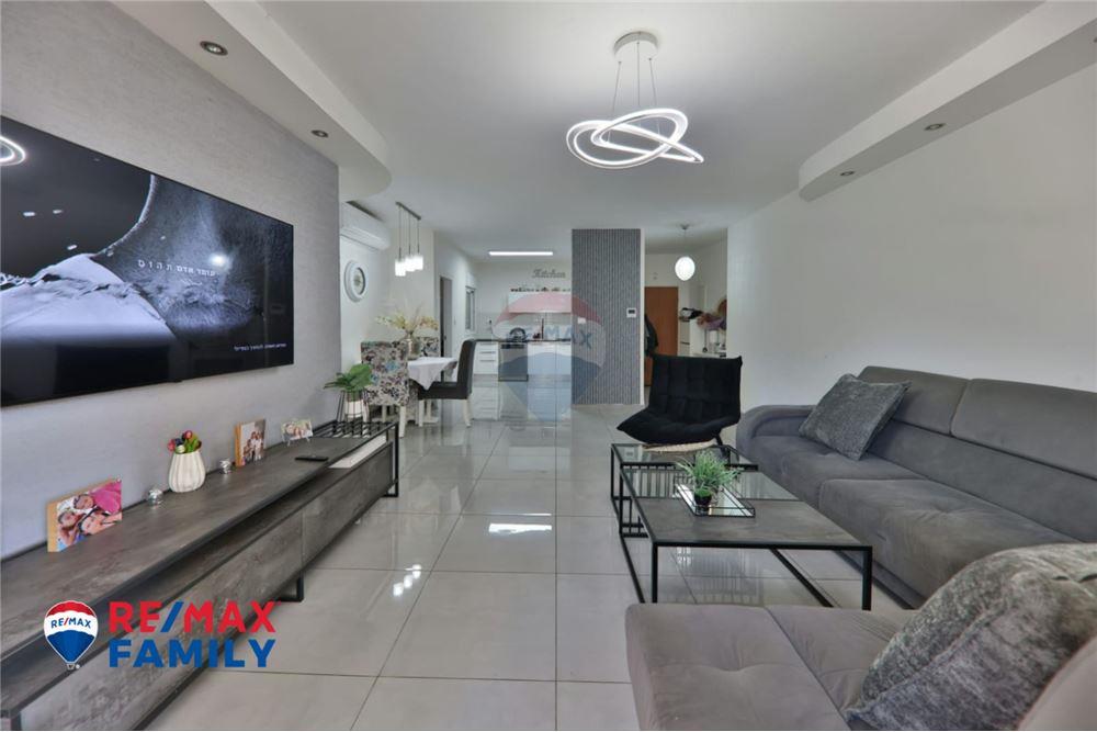Apartment for Sale in Kiryat Yam - Image 2