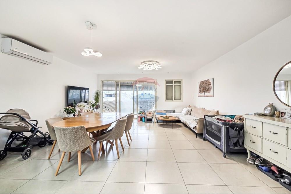 Apartment for Sale in קרית מוצקין - Image 1