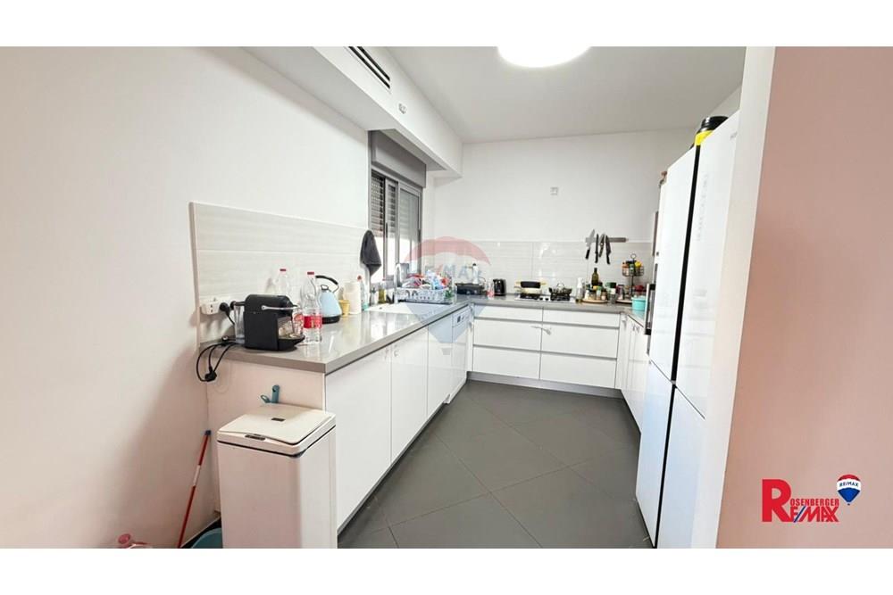 Apartment for Sale in Holon - Image 5