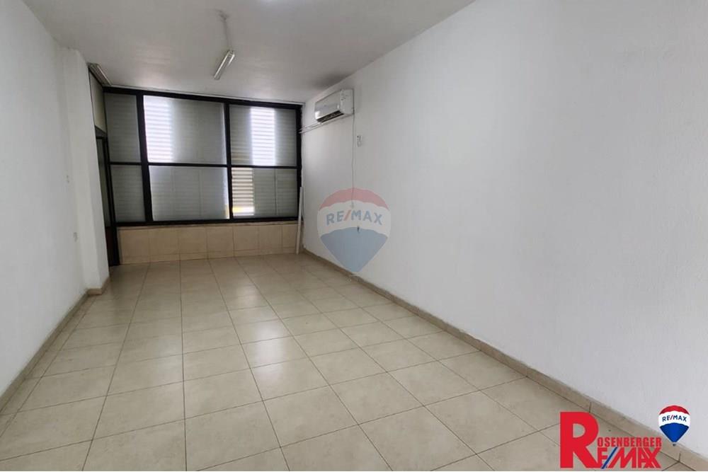 Apartment for Sale in Bnei Brak - Image 3