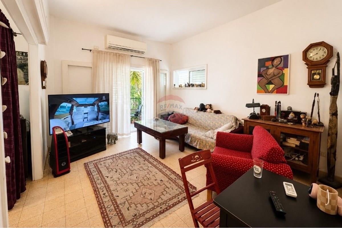 Apartment for Sale in Tel Aviv - Image 2