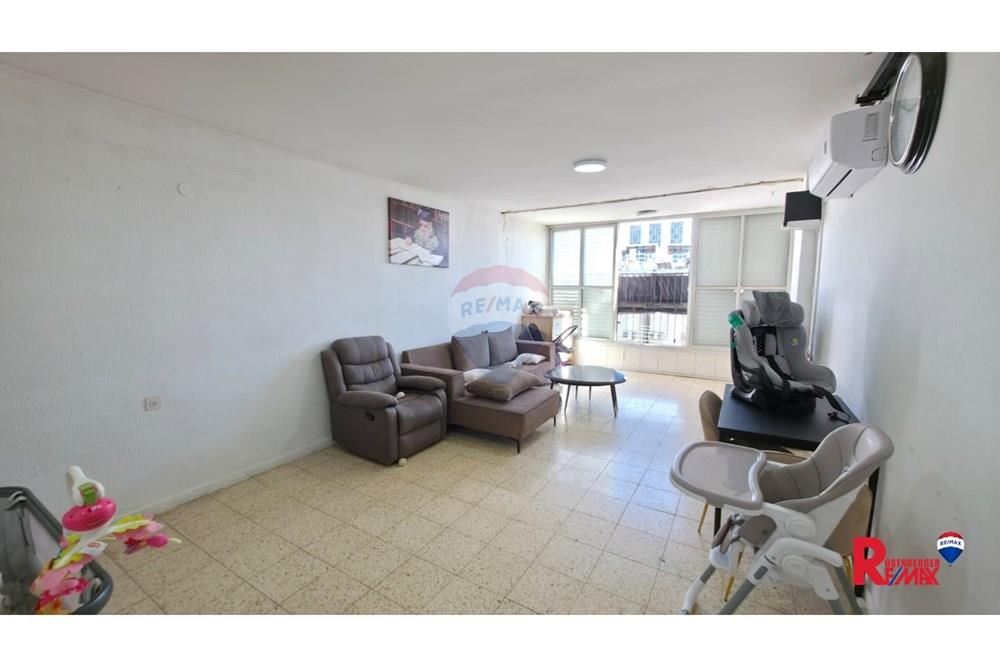 Apartment for Sale in Bat Yam - Image 2