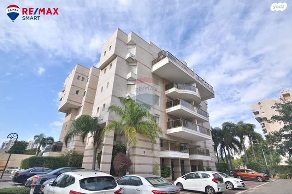 Apartment for Sale in קרית מוצקין - Image 1