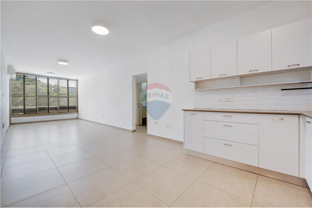 Apartment for Sale in קרית אונו - Image 3