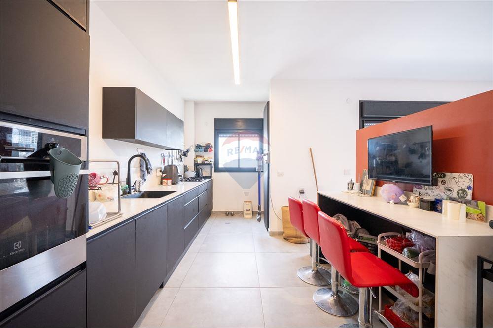 Apartment for Sale in Tel Aviv - Image 3