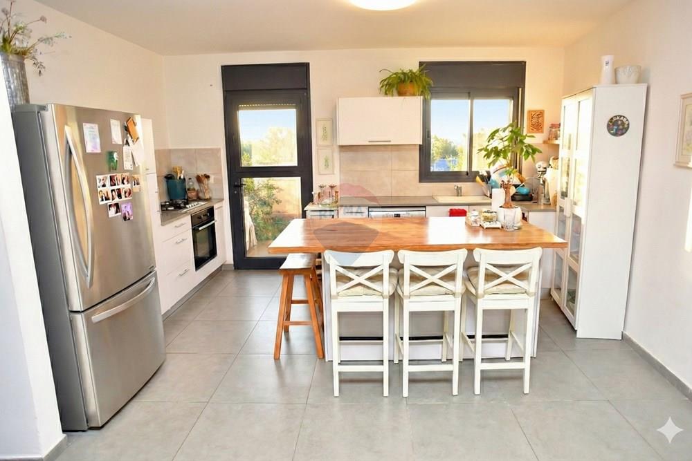 Apartment for Sale in גדרה - Image 1