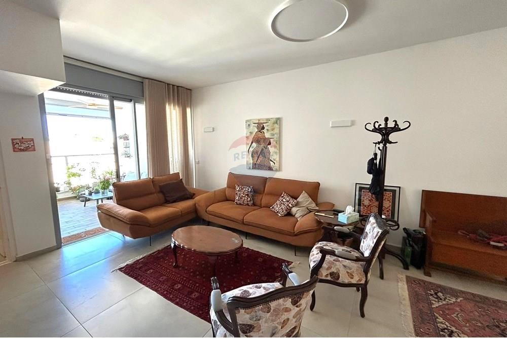 Apartment for Sale in Hod HaSharon - Image 6