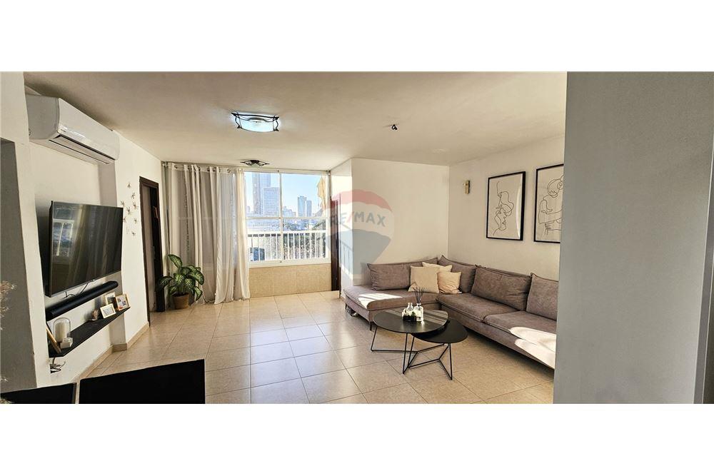 Apartment for Sale in Tel Aviv - Image 2