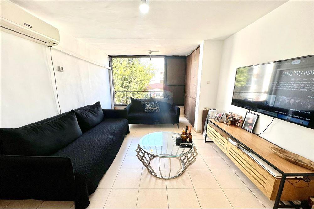 Apartment for Sale in Tel Aviv - Image 2