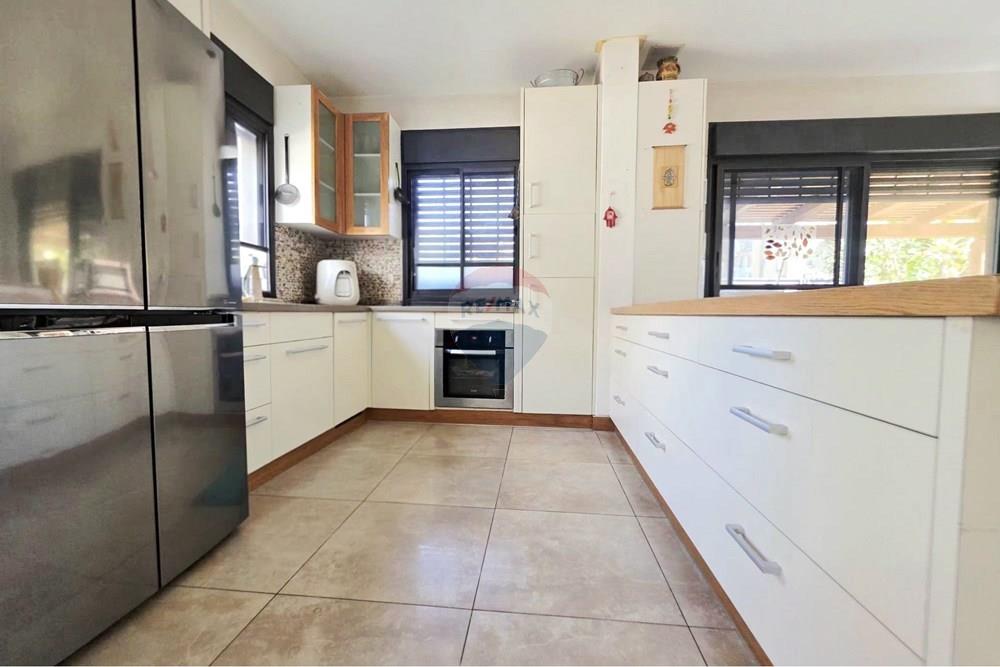House for Sale in Hadera - Image 4