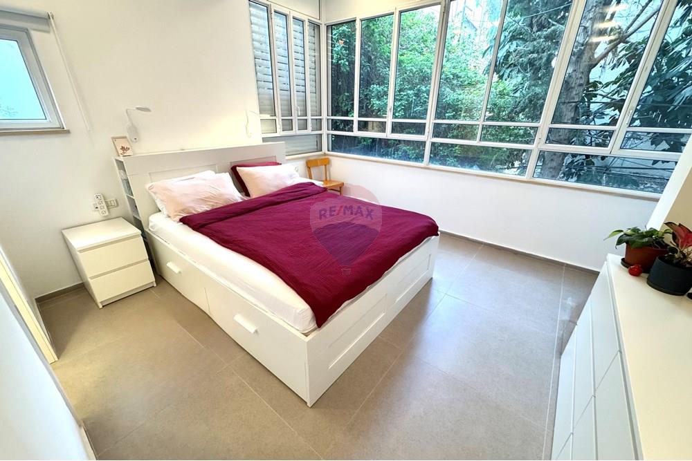 Apartment for Sale in Tel Aviv - Image 3