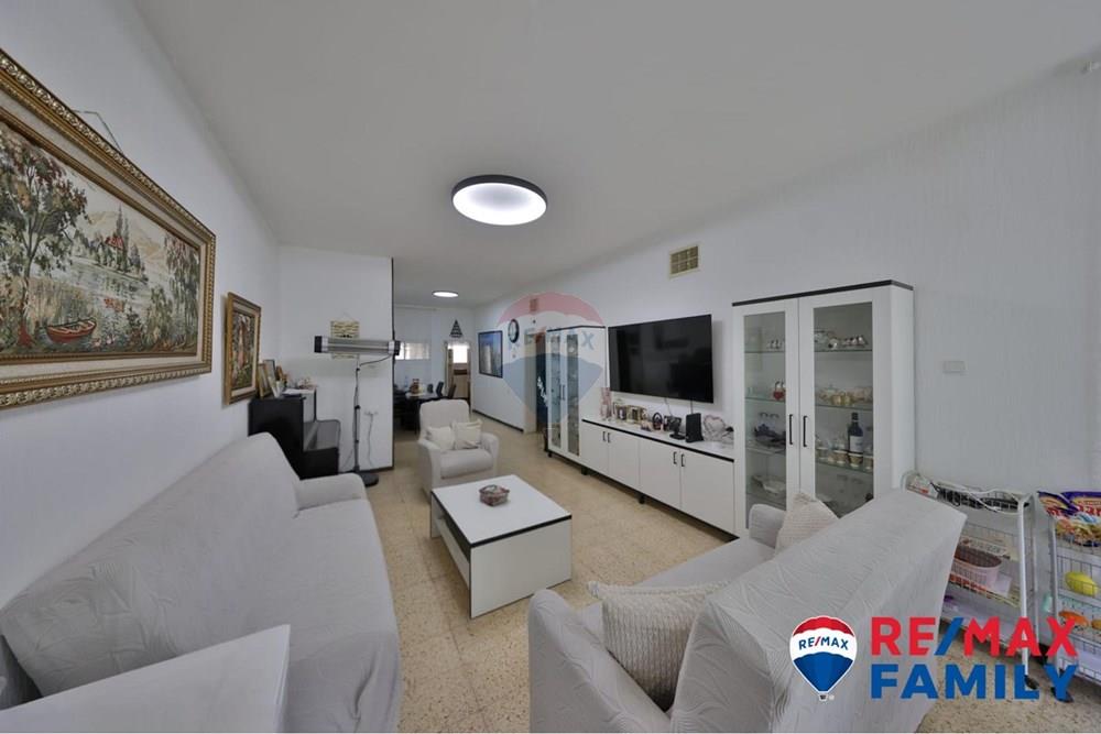 Apartment for Sale in קרית מוצקין - Image 7