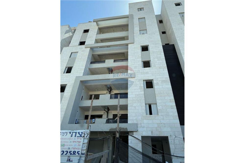 Apartment for Sale in Kiryat Yam - Image 1