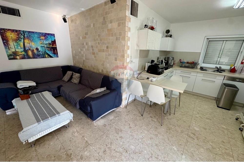 Apartment for Sale in Tel Aviv - Image 2
