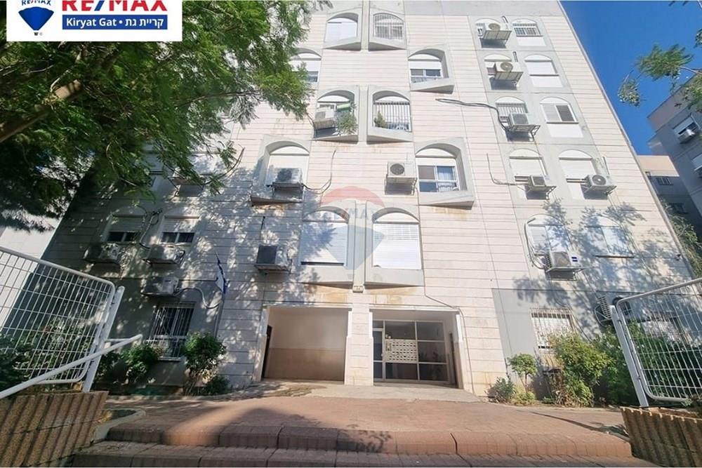 Apartment for Sale in קרית גת - Image 2