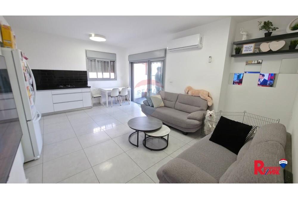 Apartment for Sale in Holon - Image 2