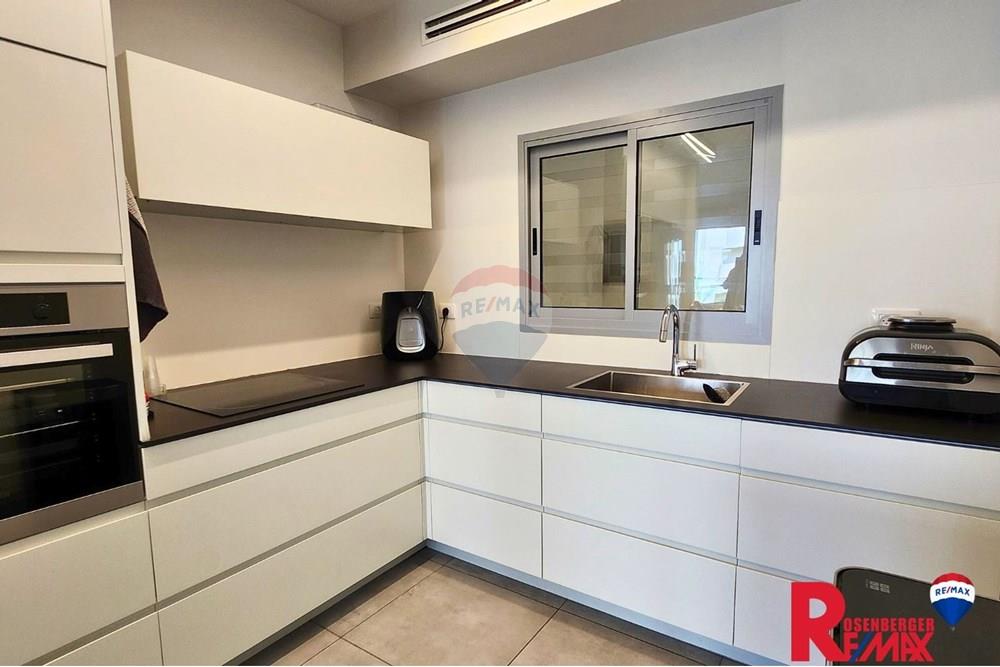 Apartment for Sale in Holon - Image 4