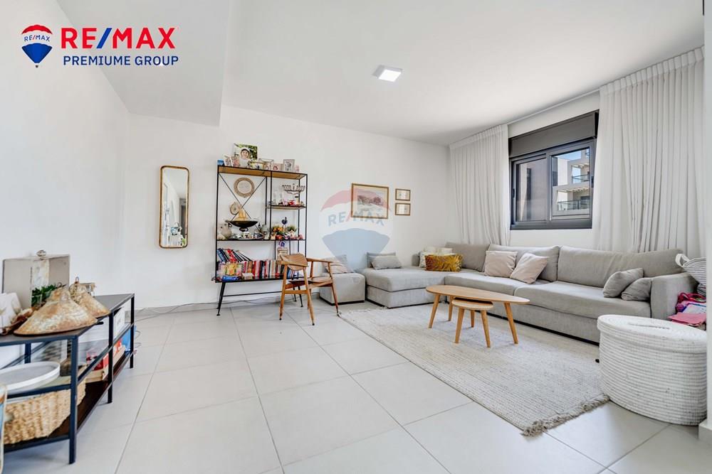 Apartment for Sale in שוהם - Image 2