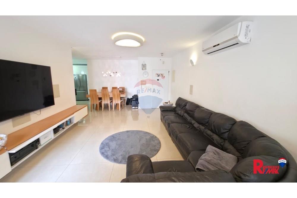 Apartment for Sale in Rishon LeZion - Image 2