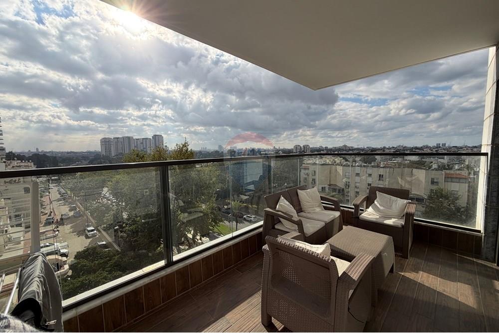 Apartment for Sale in Tel Aviv - Image 2