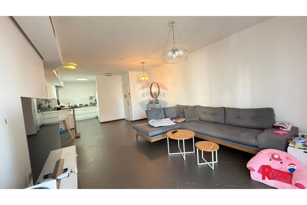 Apartment for Sale in Holon - Image 3