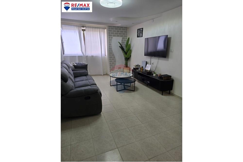 Apartment for Sale in קרית גת - Image 4