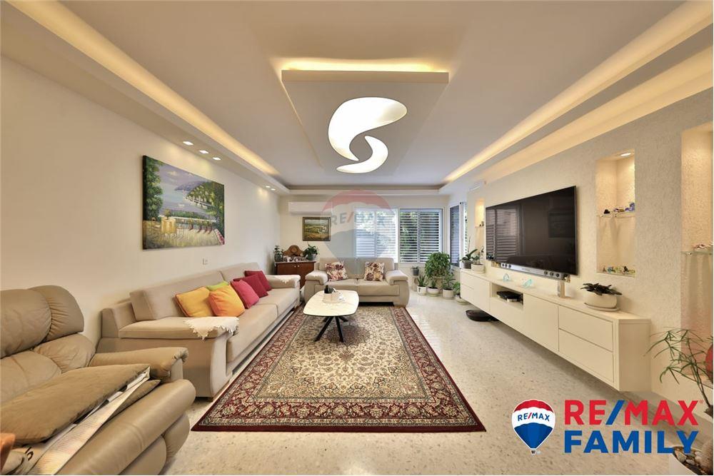 Apartment for Sale in Kiryat Yam - Image 1