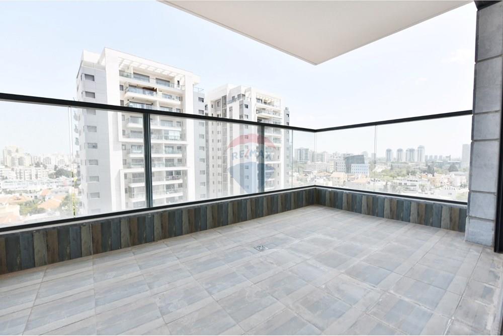 Apartment for Sale in Givat Shmuel - Image 1