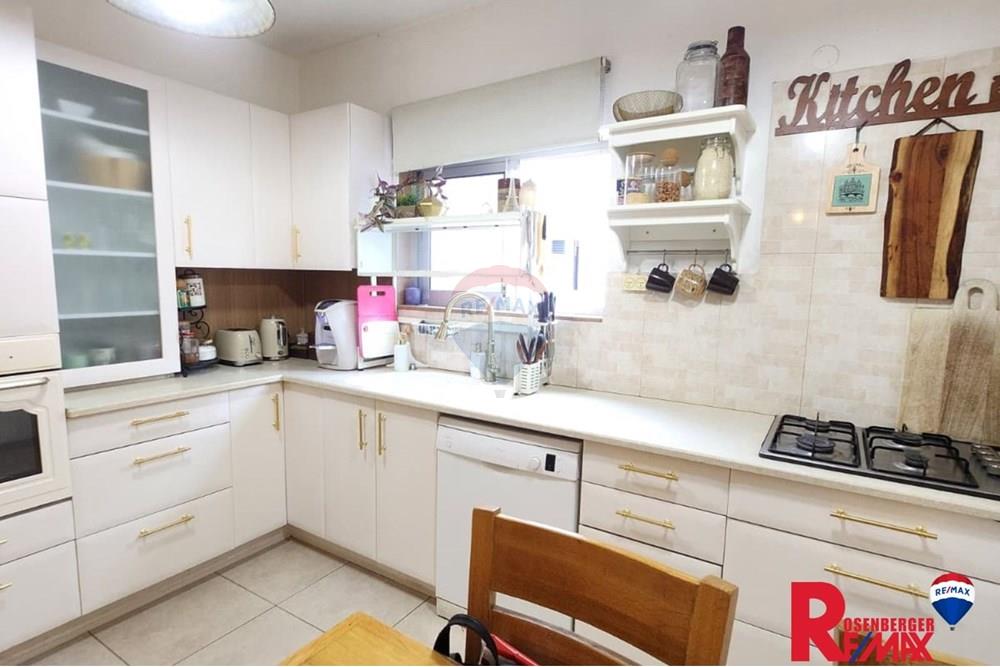 Apartment for Sale in Rishon LeZion - Image 4
