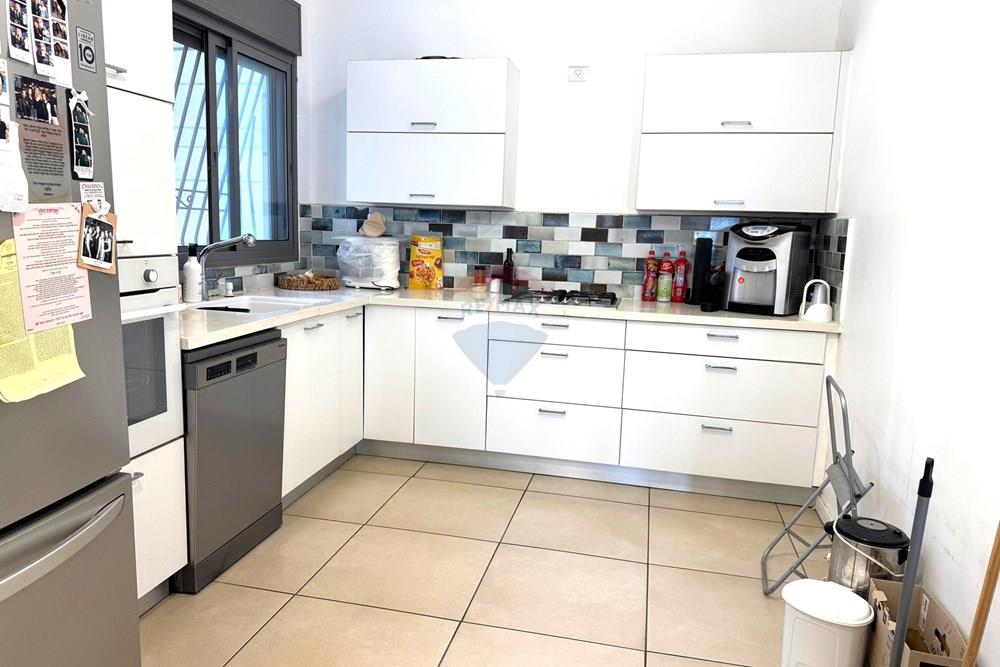 Apartment for Sale in Hod HaSharon - Image 6