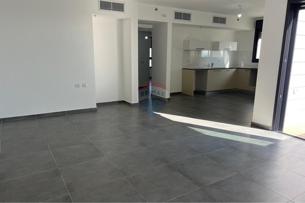 Apartment for Sale in Kiryat Yam - Image 2
