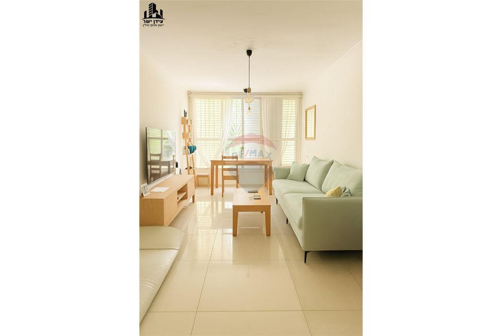 Apartment for Sale in Tel Aviv - Image 2