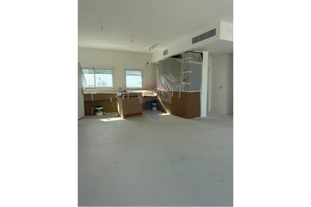 Apartment for Sale in Herzliya - Image 4
