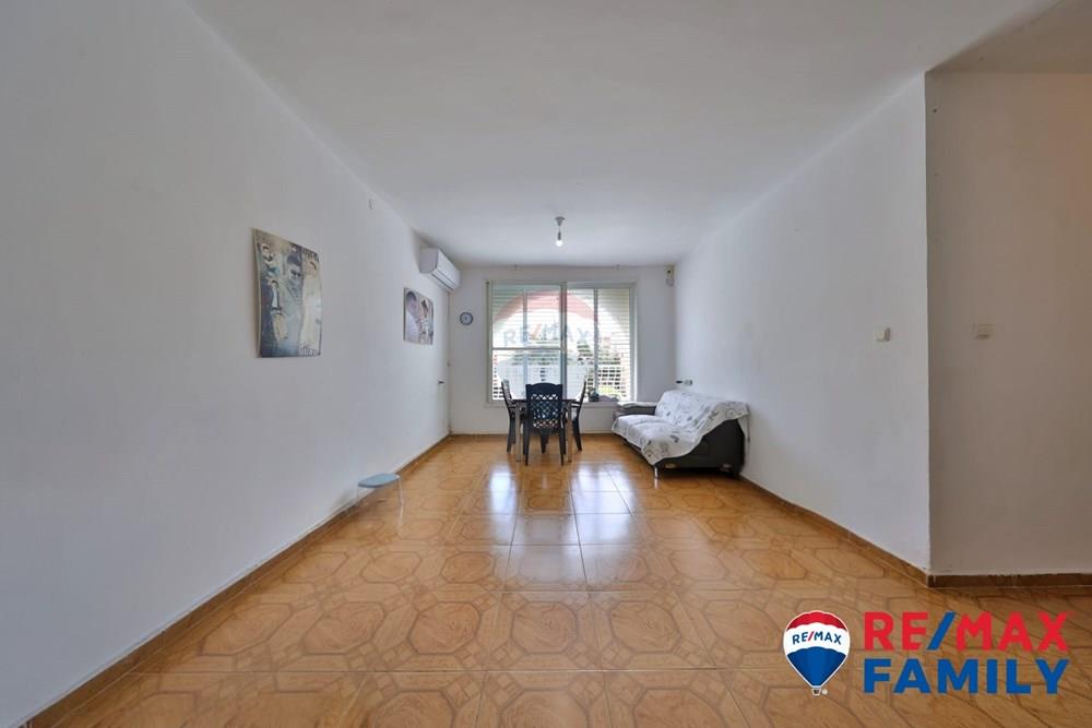 Apartment for Sale in Kiryat Yam - Image 2