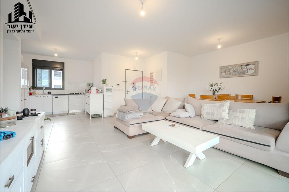Apartment for Sale in Tel Aviv - Image 2
