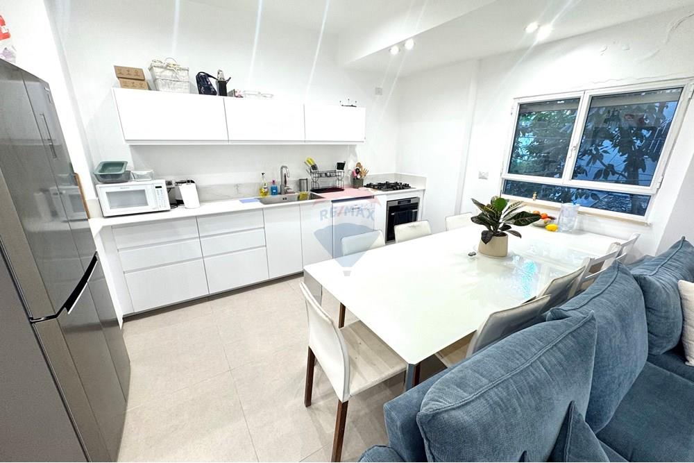 Apartment for Sale in Tel Aviv - Image 2