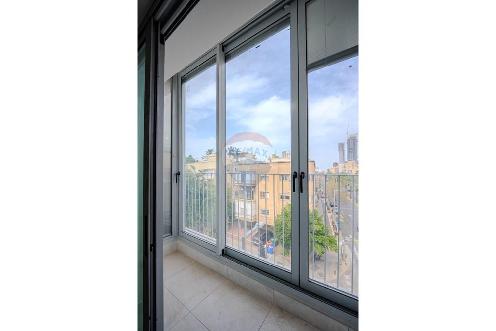 Apartment for Sale in Tel Aviv - Image 3