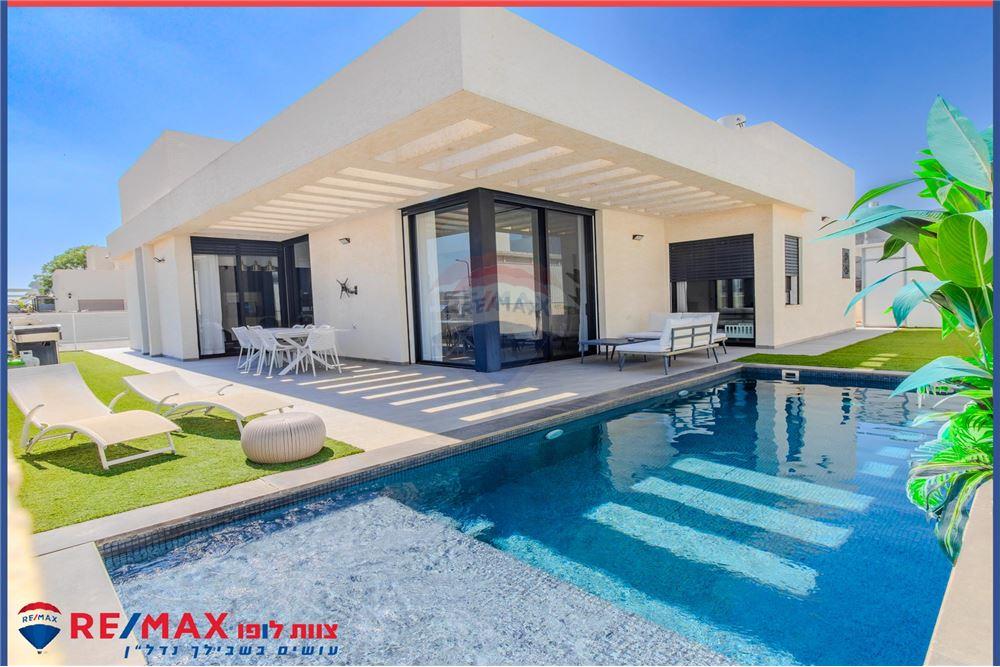 Apartment for Sale in אומן - Image 1