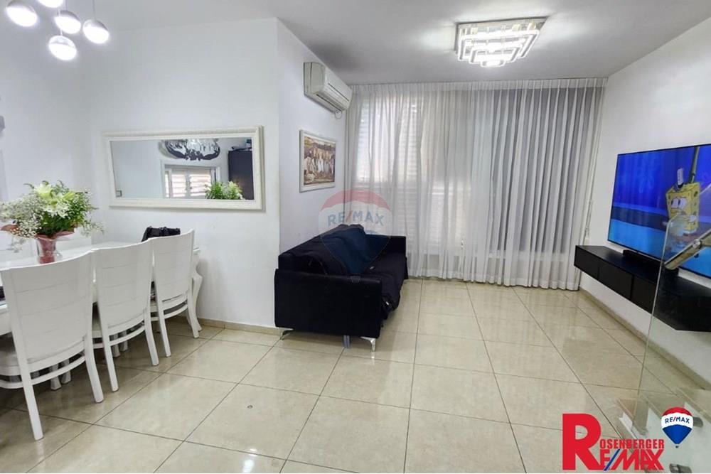 Apartment for Sale in Holon - Image 1