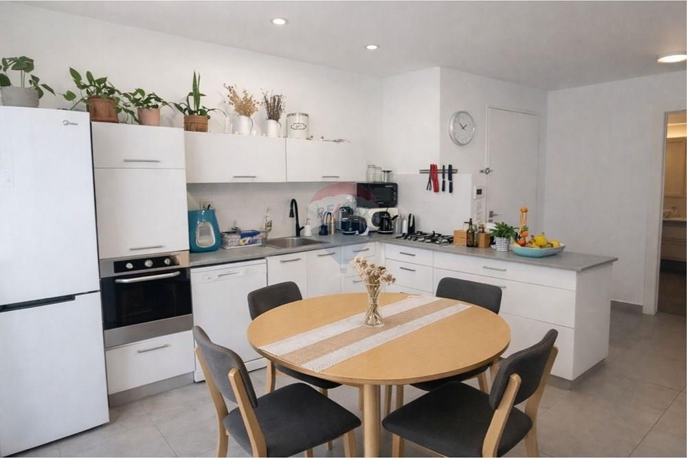 Apartment for Sale in Tel Aviv - Image 2