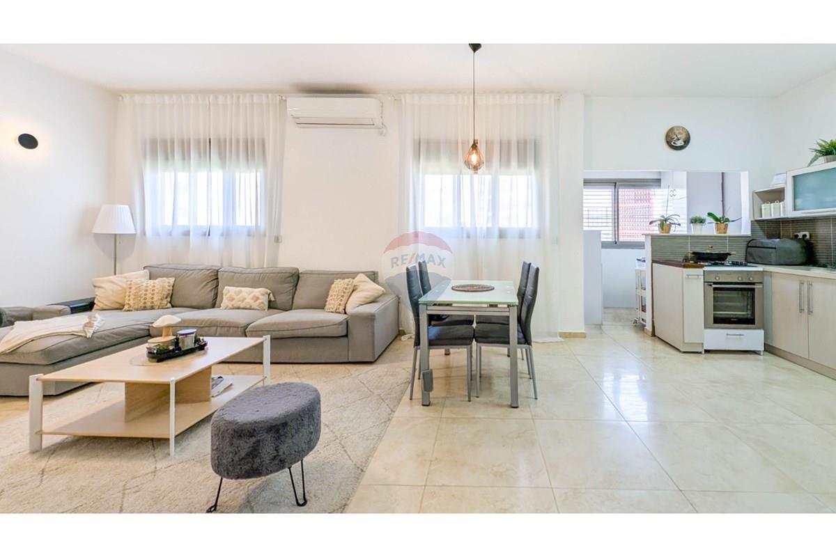 Apartment for Sale in קרית מוצקין - Image 1